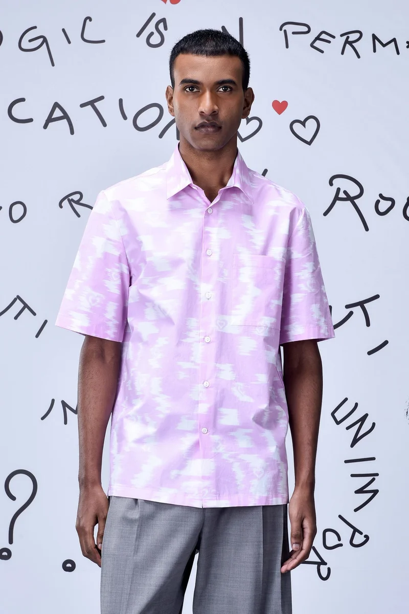 جينات ليكوانت هيمانت قميص بطبعة مربعات إيكات بقصة عادية - وردي سموذي